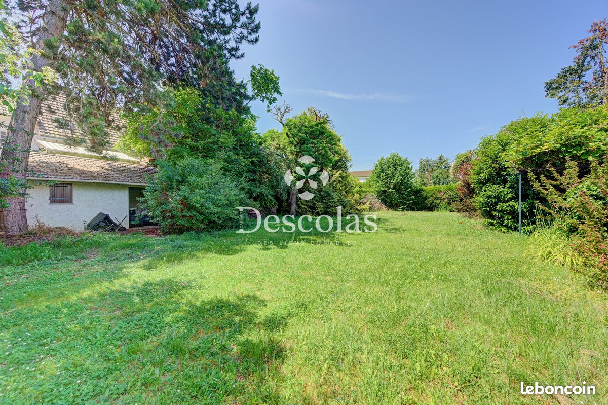 Terrain 601 m² · à Saint-Germain-en-Laye · 601 m² · 741 600 €