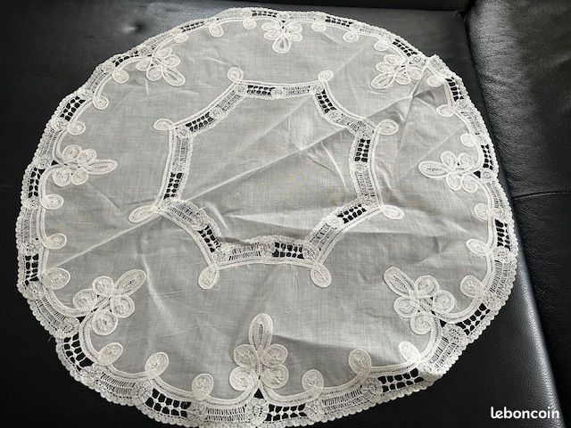 Linge ancien napperon rond brode (image 1)