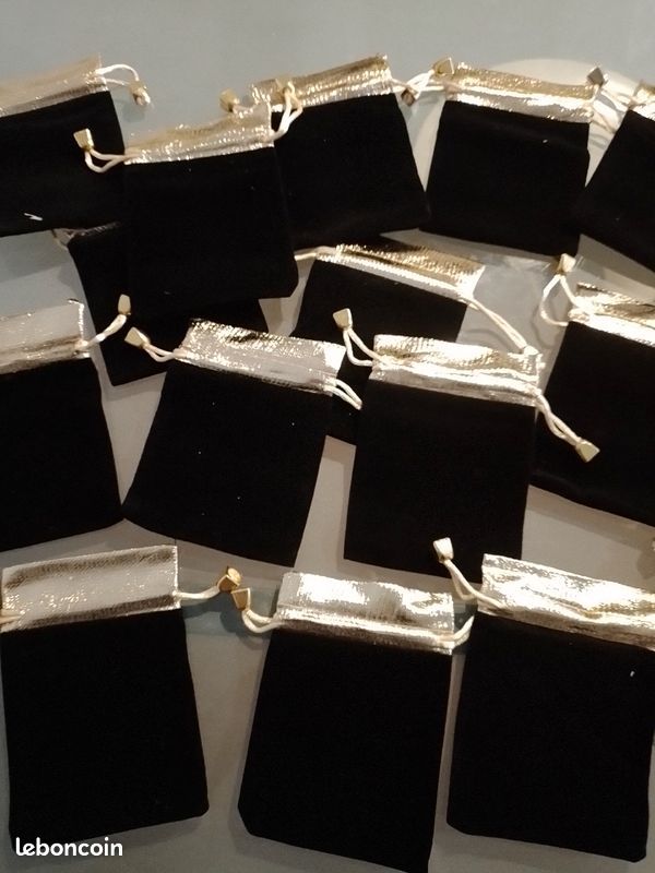 Lot de 25 grandes pochettes pour bijoux en velours NEUVES écrin noir doré (image 3)