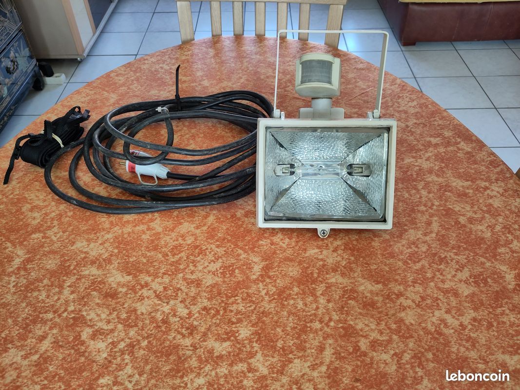 Projecteur avec détecteur de mouvements (image 2)