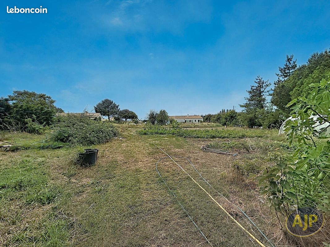 Terrain 4 pièces 2700 m² (image 2)