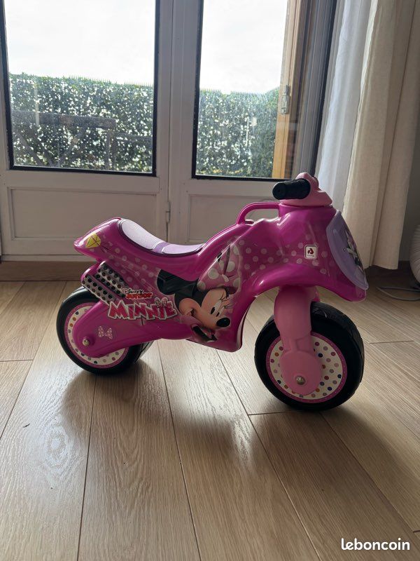 Super moto porteur « Mon Premier Trotteur Minnie Jeux Jouets