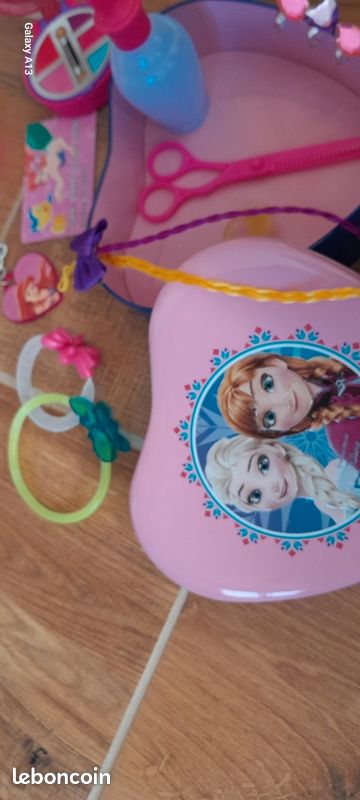 Boite avec petits jouets pour fillette (image 5)