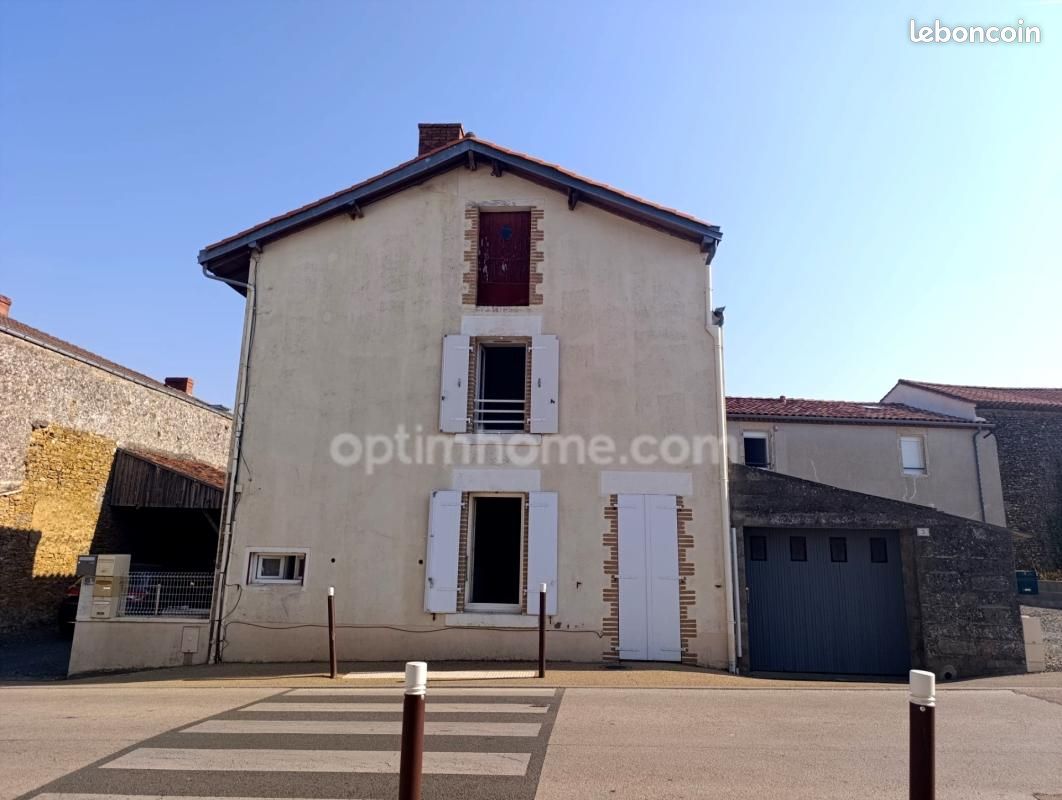 Maison 3 pièces 62 m² · à Sigournais · 62 m² · 100 000 €