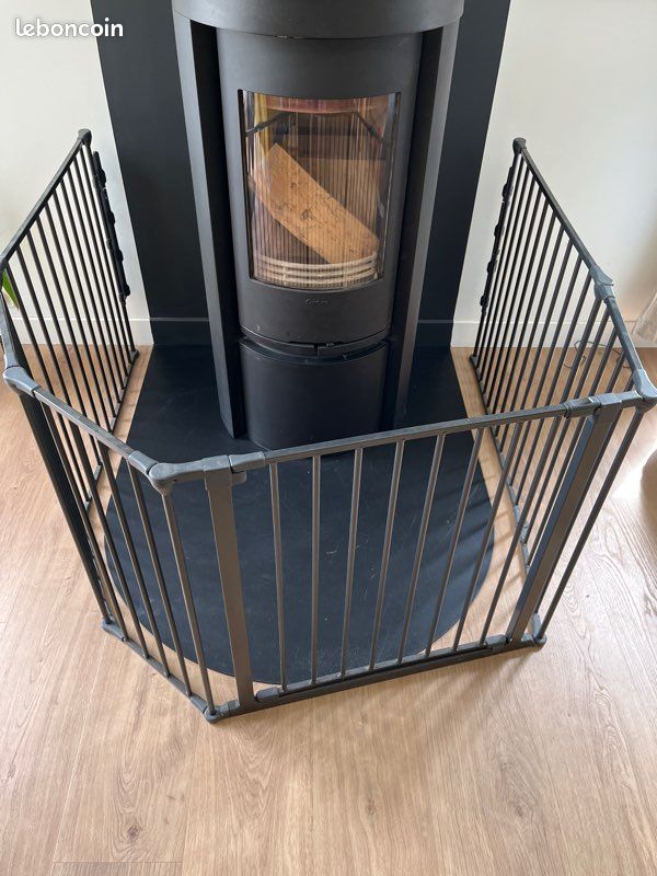 Sécurité enfant poêle : barrière de protection (image 1)