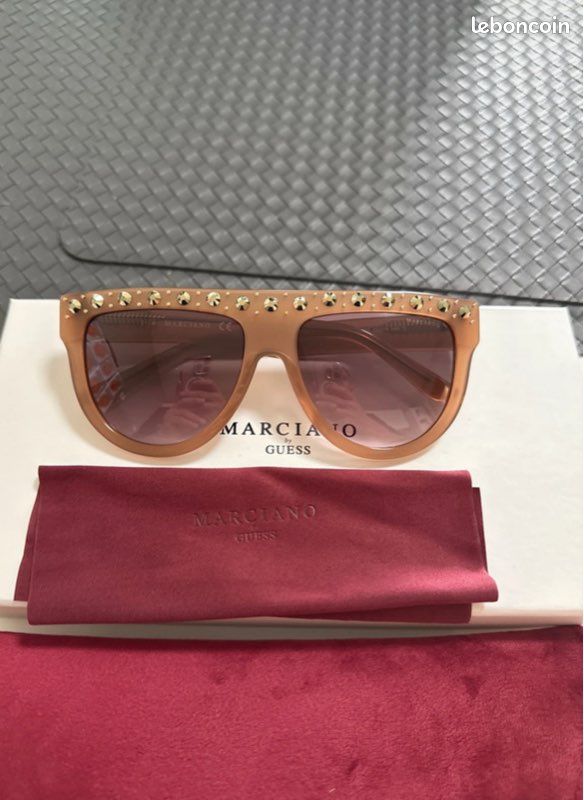 Lunettes De Soleil Guess By Marciano - Monture Noire Carrée, Verres Gris, Neuves Avec étui