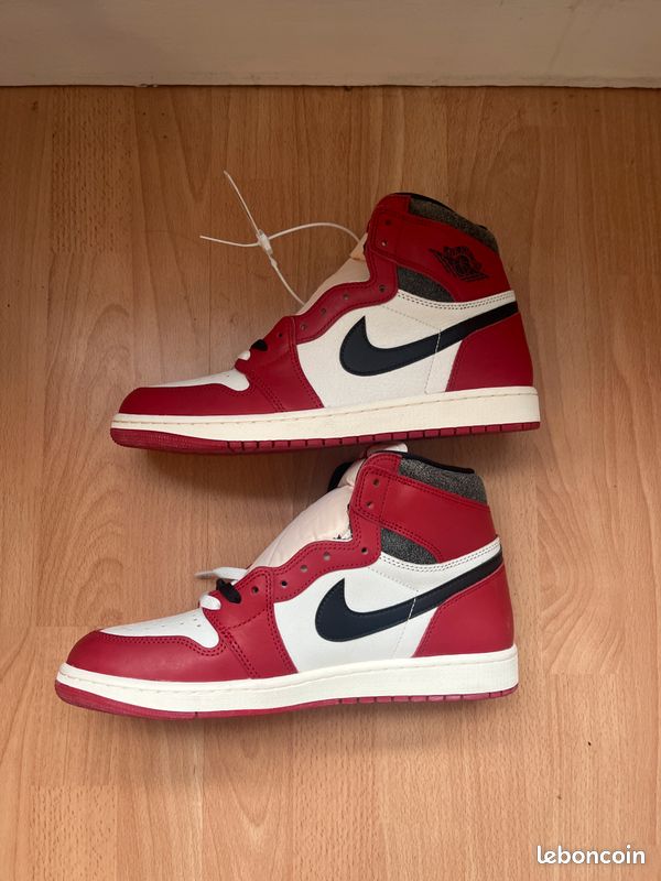 Nike Air Jordan Mid Rouge et Blanche Neuf avec étiquette et