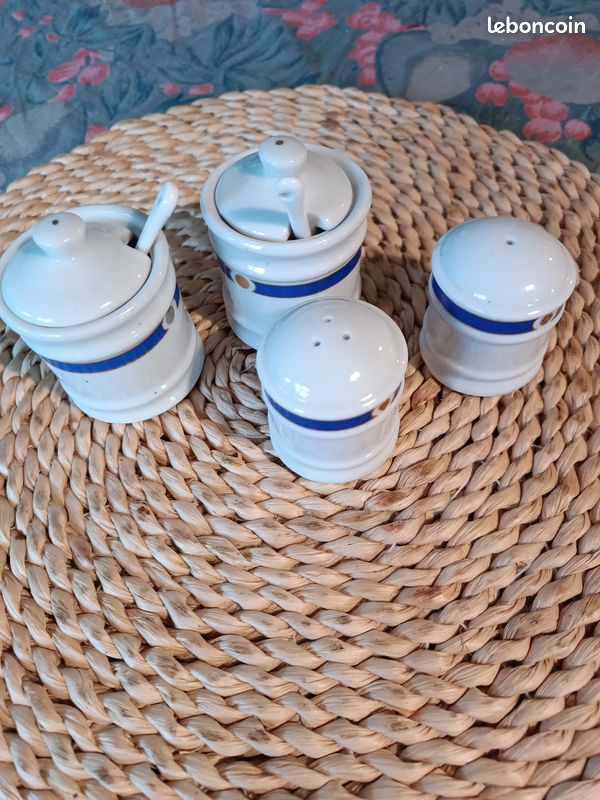 Lot Oh Joy Target – 4 Gobelets, 2 Bols, 2 Vases, Salière Poivrière – Doré – NEUF