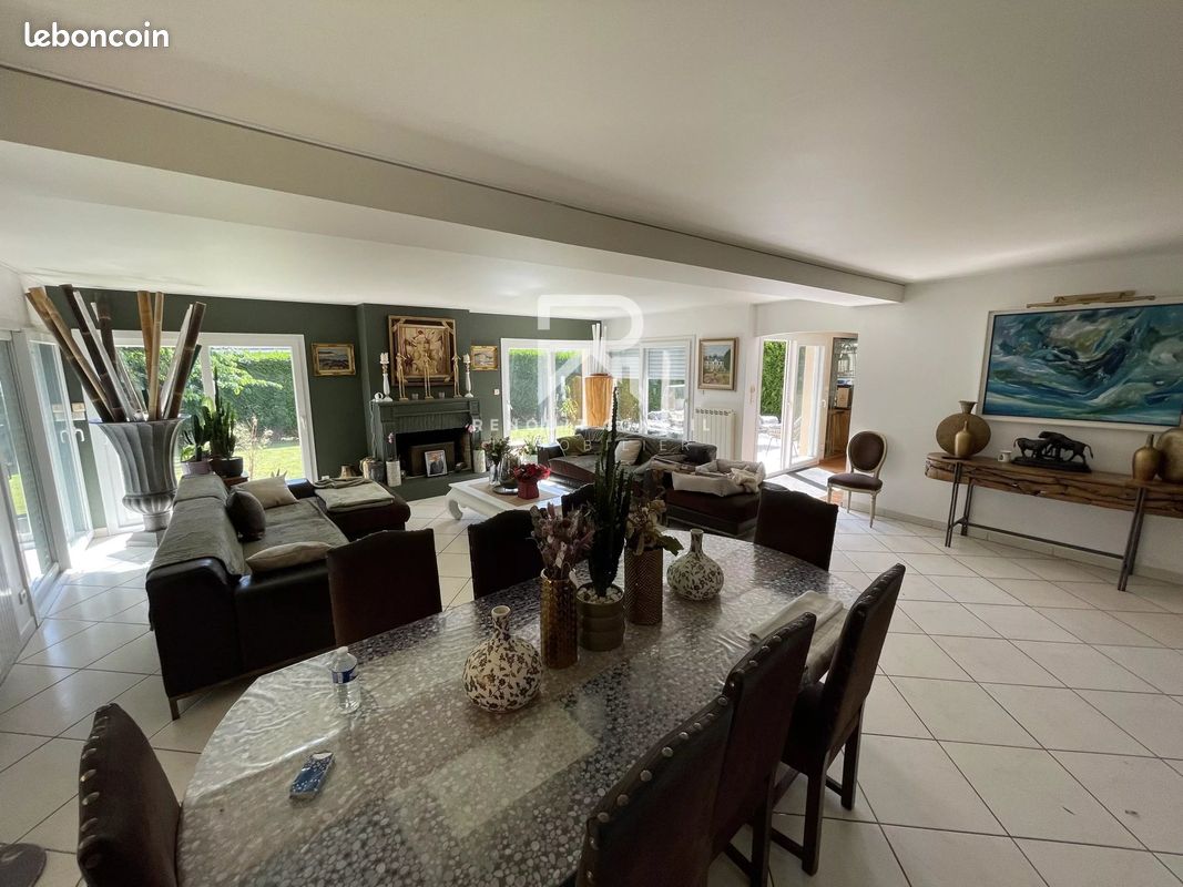 Maison 6 pièces 241 m² · à Franqueville-Saint-Pierre · 241 m² · 549 500 €