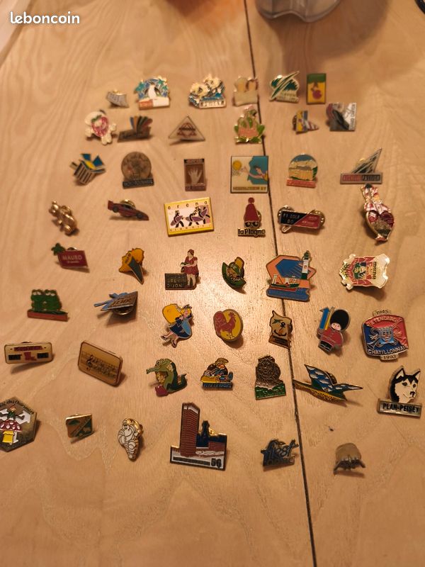 Lot de 50 pin's divers (image 1)