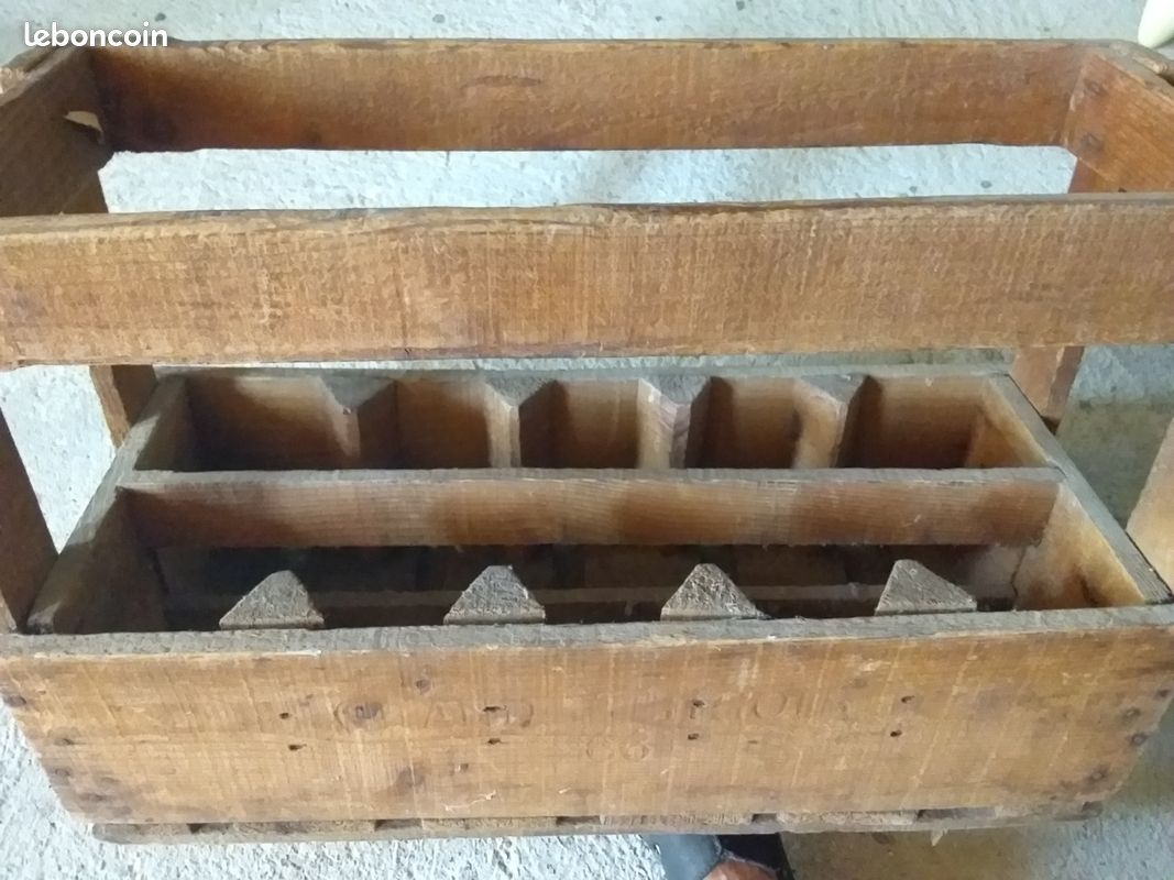 Casier à bouteilles en bois (image 1)