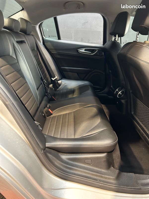 ALFA ROMEO GIULIA 2.2 JTDM 150 SUPER BVA - SYSTEME DNA - GPS - RADAR DE RECUl (image 20)