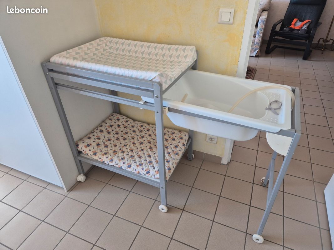 Table à langer baignoire (image 1)