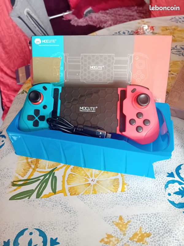 Manette de jeu MOCUTE pour smartphone – Bleu et Rose (image 1)