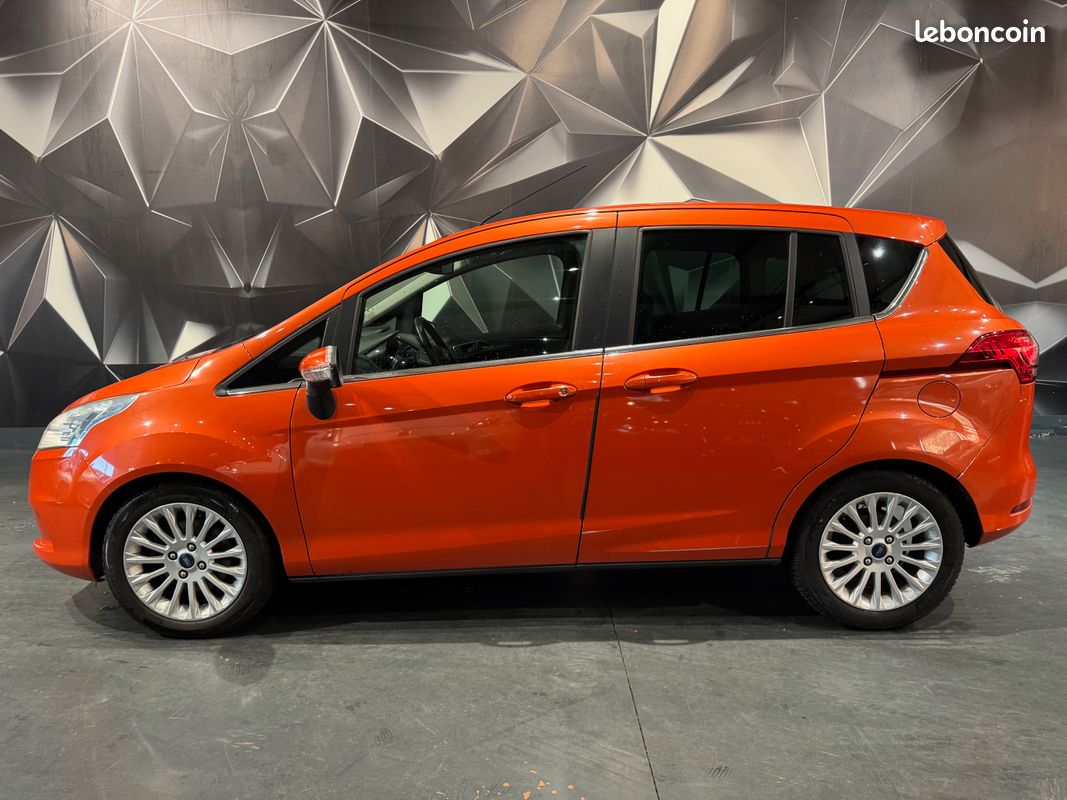 Ford B-Max B Max 1.6 TDCI 95 CH Titanium BVM5 Toit Panoramique Bluetooth Radar Jante Alu Rouge Arizona Portes Coulissantes 2013 (image 2)
