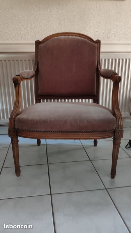 Beau et large fauteuil de style Louis XVI (image 3)