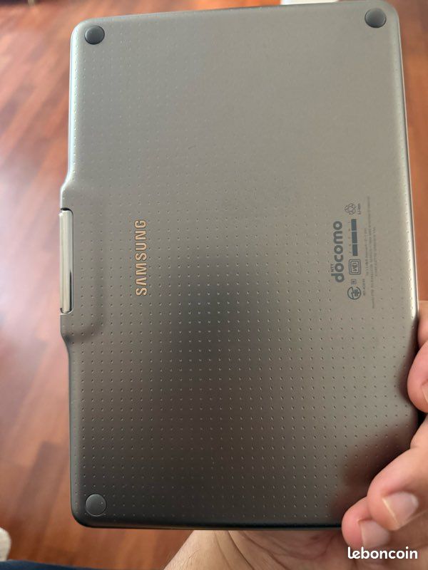 Samsung Galaxy Tab S 8.4 (modèle Docomo SC-03G) avec son clavier Bluetooth officiel dédié (image 4)