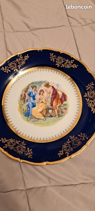 Assiette décorative au décor fleuris de Montpellier