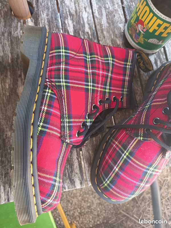 Dr Martens tartan (image 1)