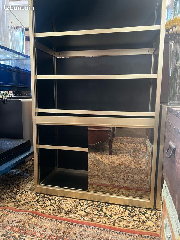 Grande étagère noir et dorée avec une vitrine (image 4)