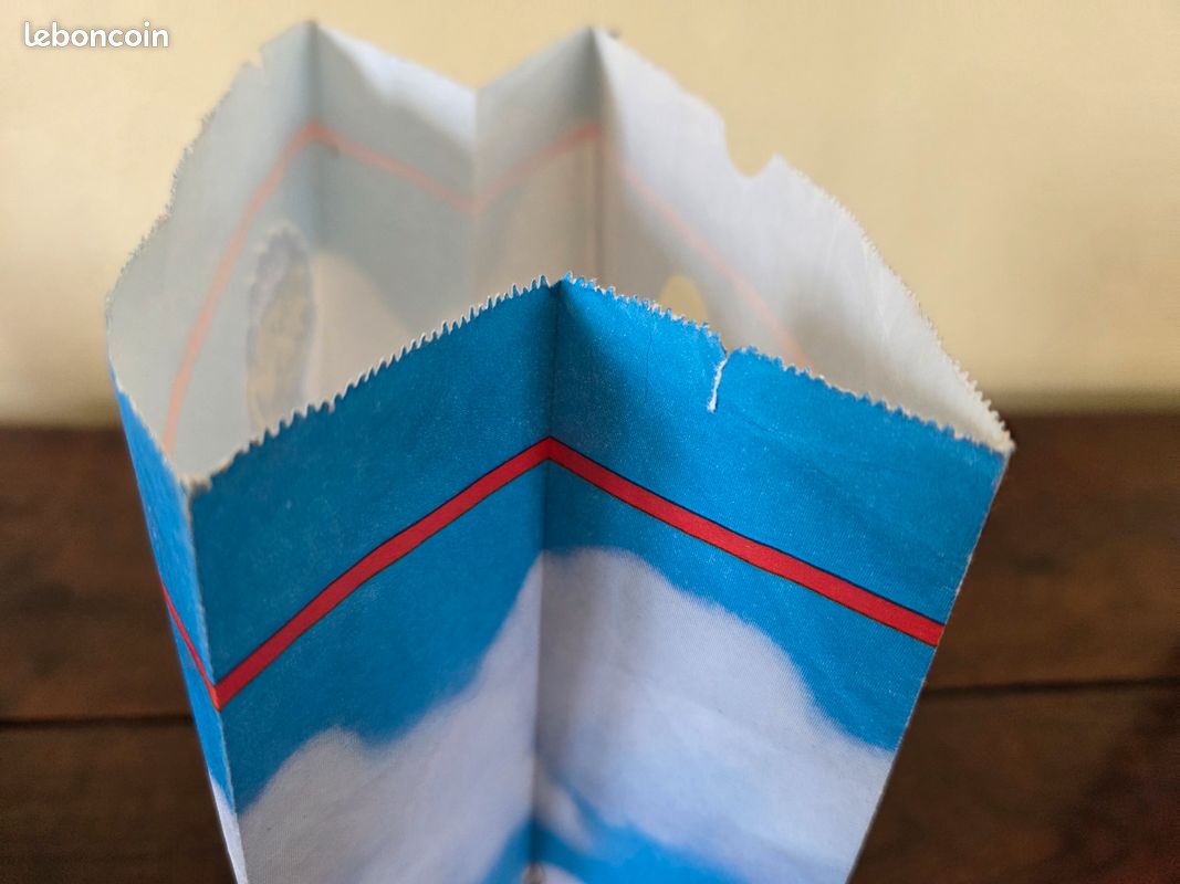 Pochette en papier mc donald's happy meal- la petite sirene