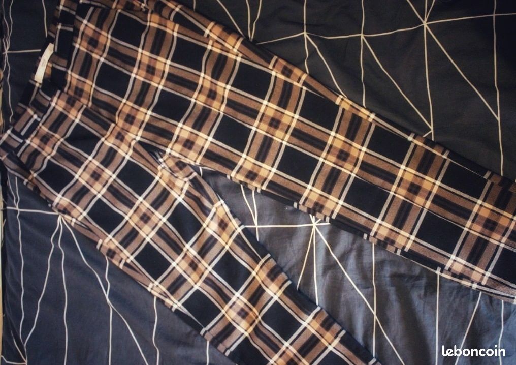 Pantalon de ville taille basse à carreau, taille 36 de la marque Mango, très peu porter, bon étât (image 1)