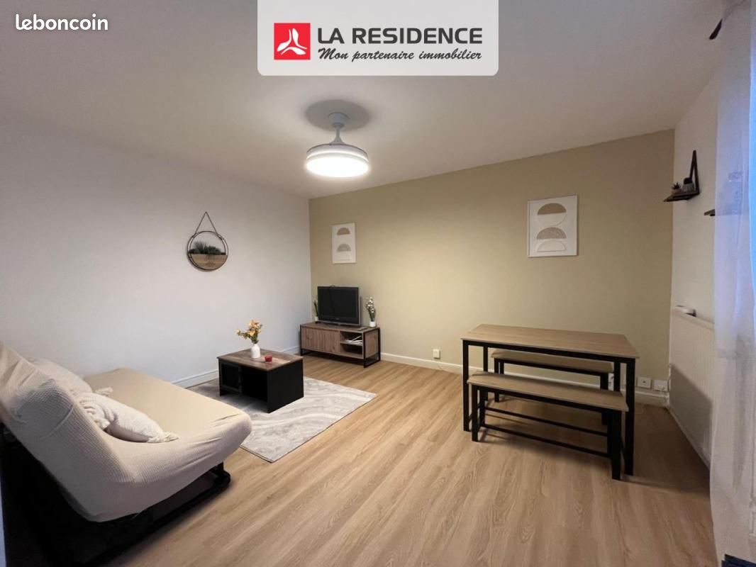 Appartement 1 pièce 35 m² · à Montigny-le-Bretonneux · 35 m² · 990 €