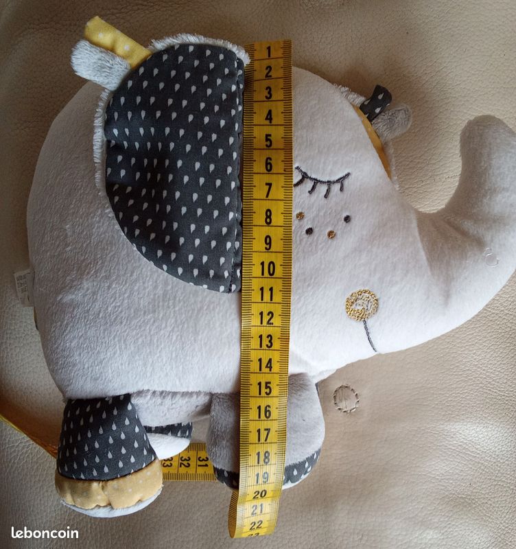 Doudou peluche éléphant blanc gris Sauthon peluche yeux dormeurs fermés il dort modèle haut 20 cm baby déco peluche feuille tissu jaune queue plus noeud d'occasion grands cils (image 1)