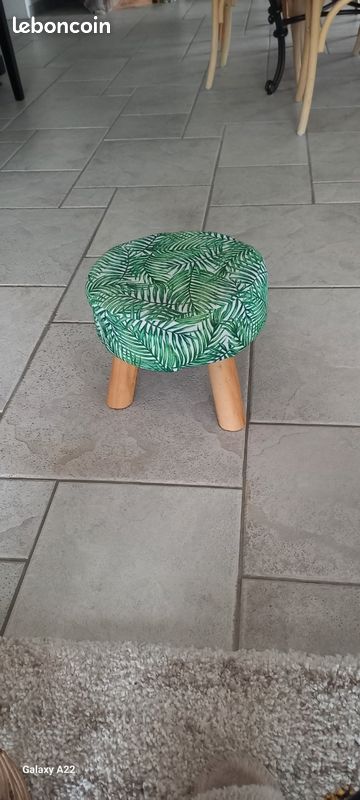 Tabouret motif feuillage (image 1)