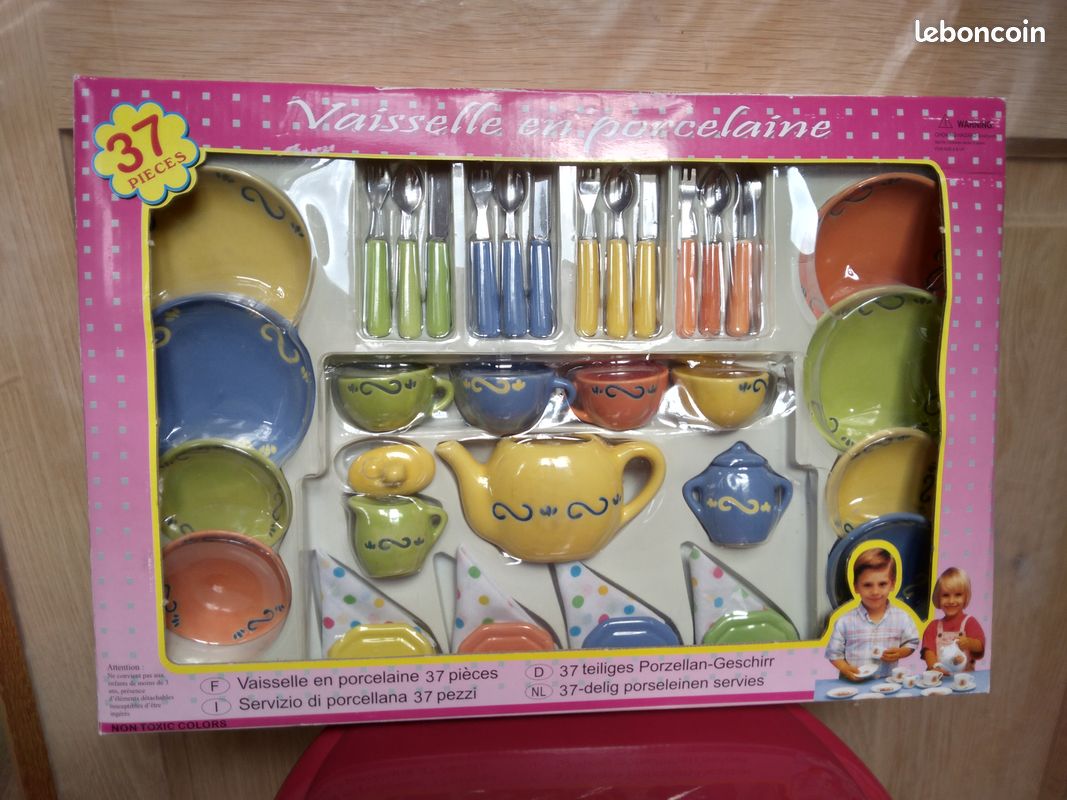 Dinette en porcelaine neuve (image 1)