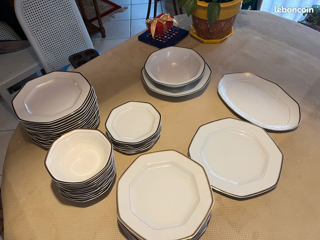 Menagère en porcelaine (image 1)