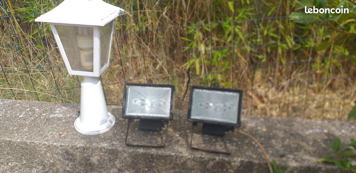 Luminaires sur pied, globes et projecteurs (image 1)