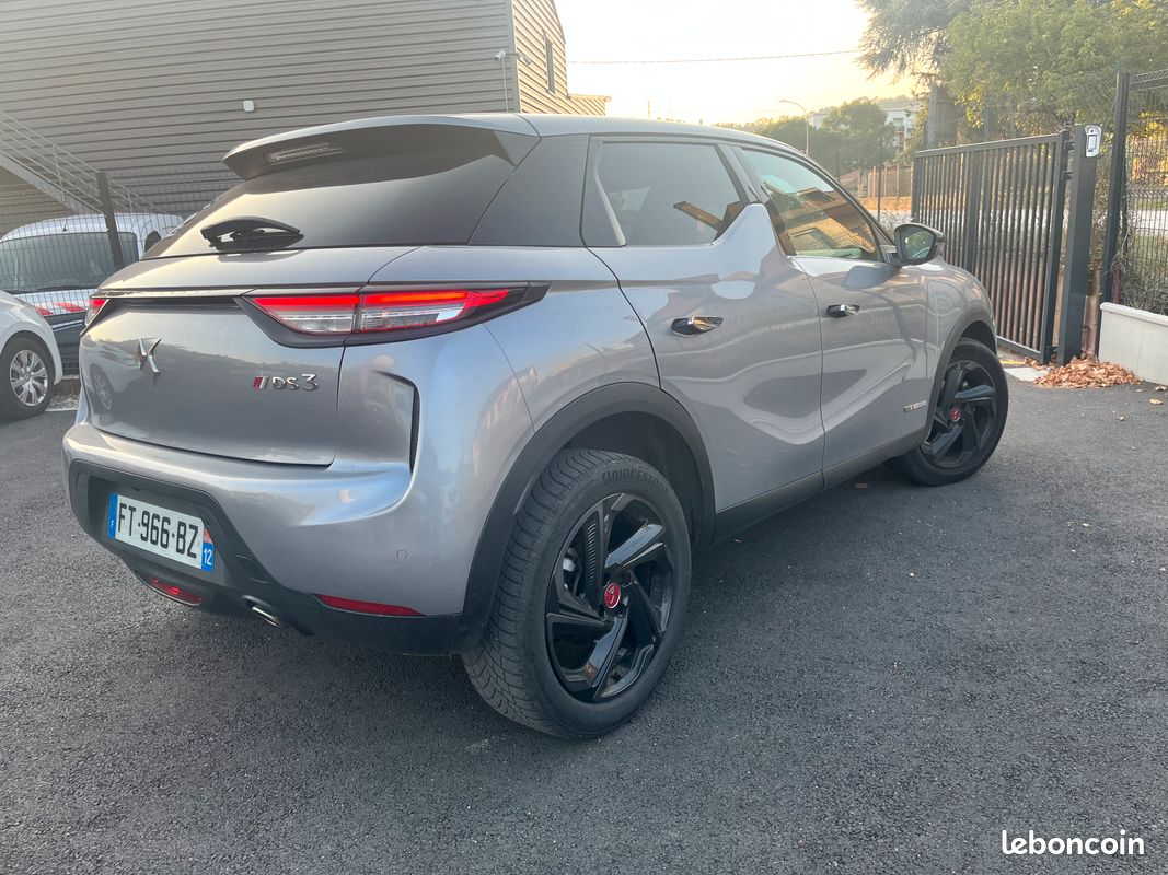 Ds ds3 crossback bluehdi 130 ch performance line boite auto eat8 - gps - camera - apple carplay android auto - jantes alu 17" - keyless - radars av + arr – vitres et lunette arr surteintees (image 2)