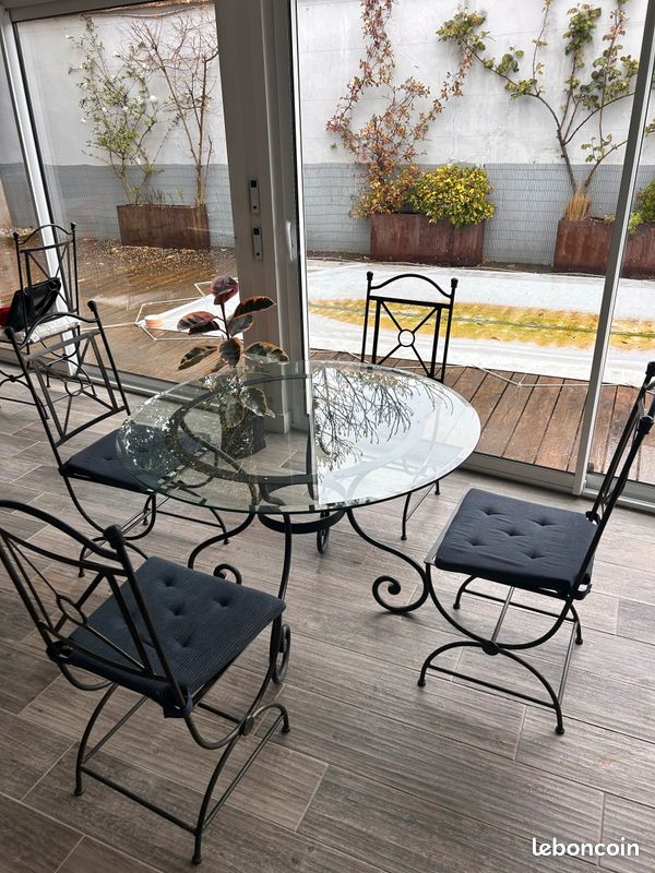 Table fer forgé avec plateau verre + 4 chaises (image 3)