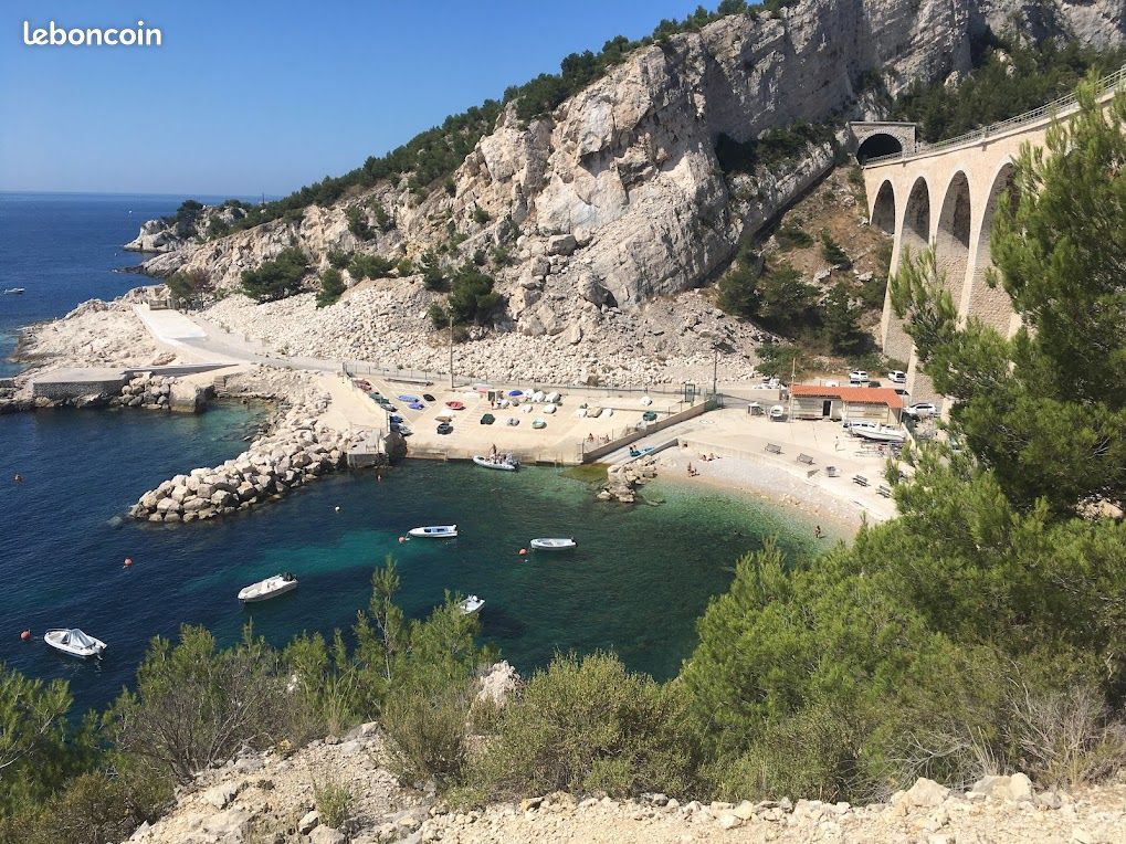 Cabanon dans les calanques de la Vesse (image 4)