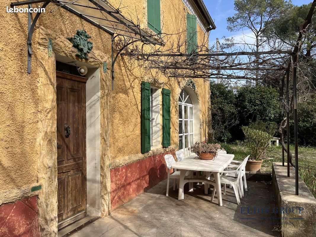 Maison 8 pièces 180 m² · à Nans-les-Pins · 180 m² · 360 000 €