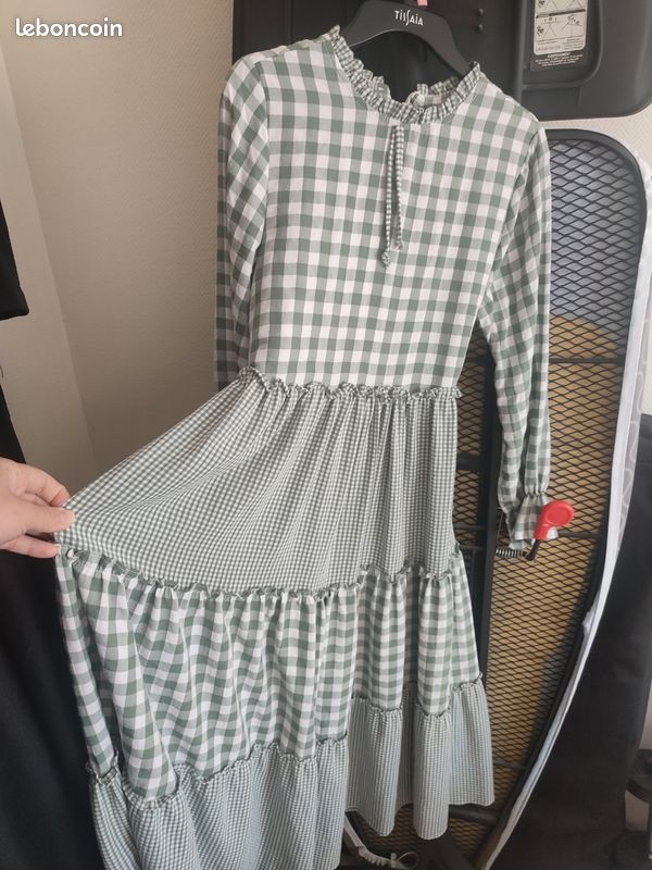 Jolie robe longue 7-9 ans Vêtements