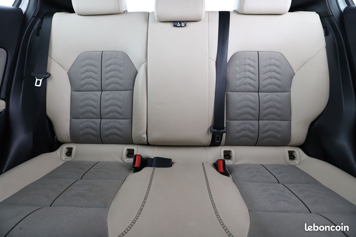 Mercedes-Benz GLA 200 d Inspiration 7G-DCT 136 ch (image 9)