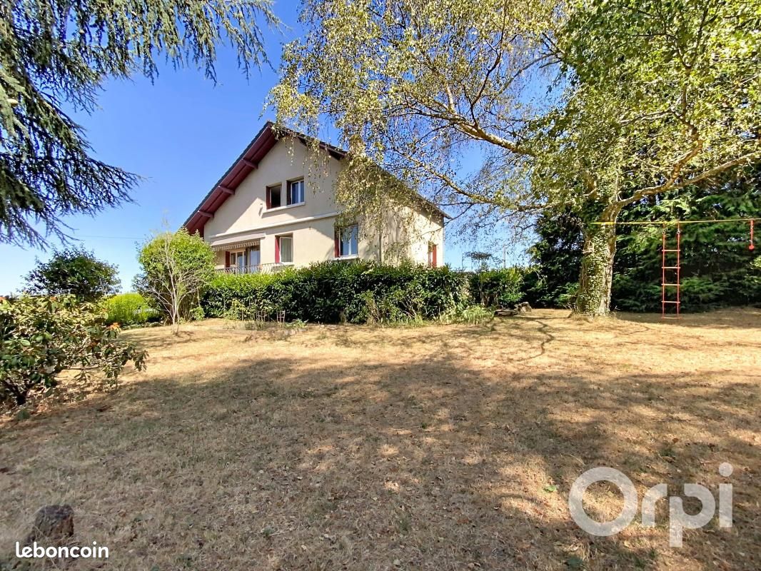 Maison 7 pièces 134 m² · à Saint-Éloy-les-Mines · 134 m² · 142 500 €