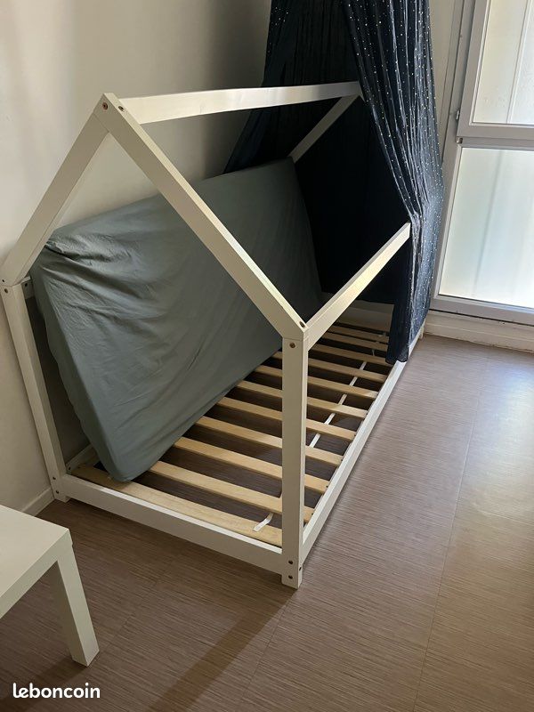 Lit cabane + matelas neuf (image 1)