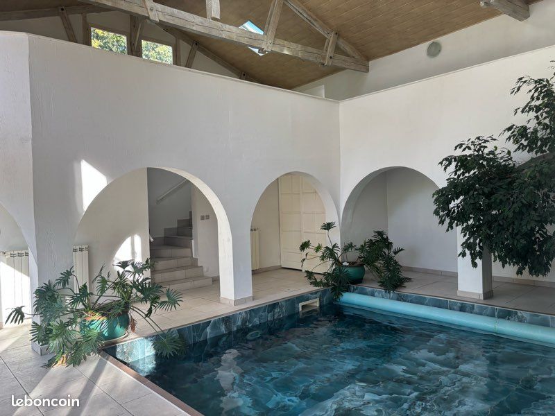 Maison 10 pièces 250 m² · à Léognan · 250 m² · 585 000 €