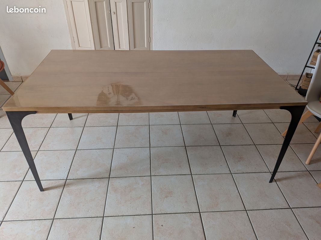 Table à manger Maisons du Monde "Metropolis" - Bois massif et métal (image 1)
