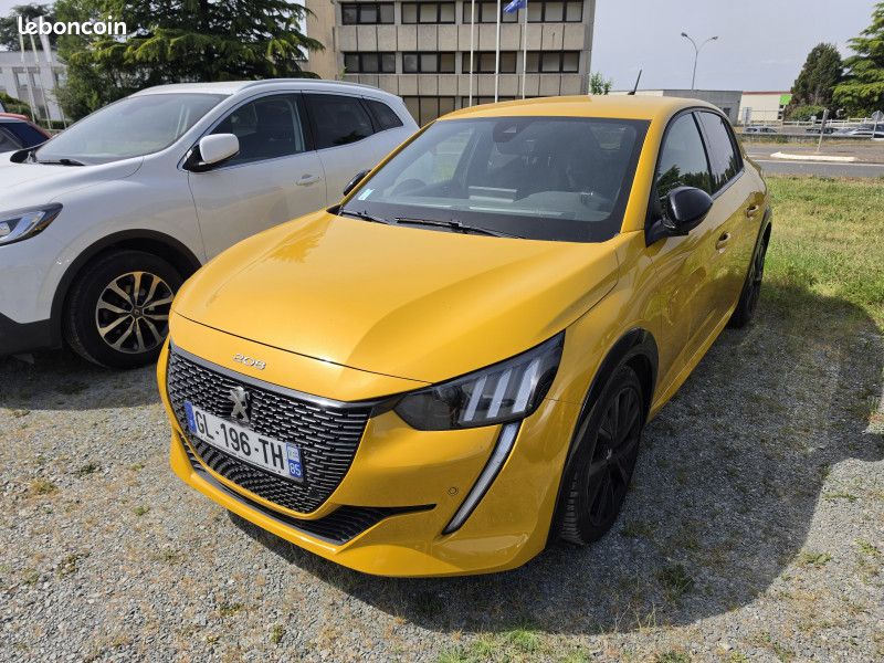 Peugeot 208 1.2 PURETECH 100CH S&S GT EAT8 (image 2)