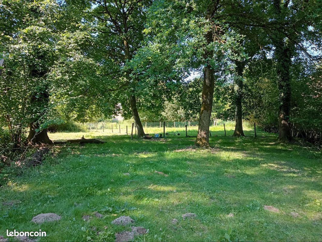 Joli terrain de loisirs , étang , riviere · à Terval · 17 000 €