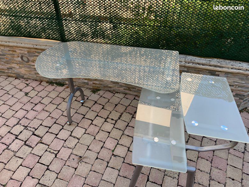 Bureau en verre dépoli (image 1)