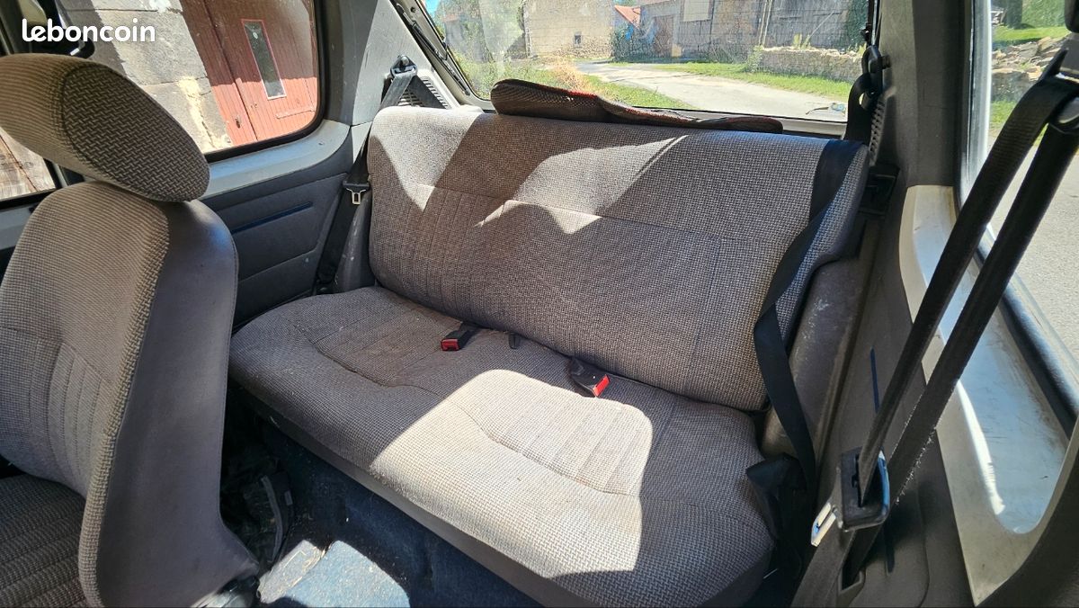 Peugeot 205 (image 2)