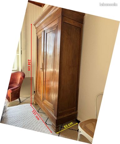 Armoire Ancienne En Noyer Massif – Meuble De Caractère – Occasion