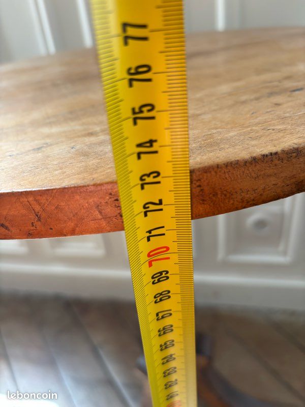 Guéridon / Table d’appoint en bois (image 4)
