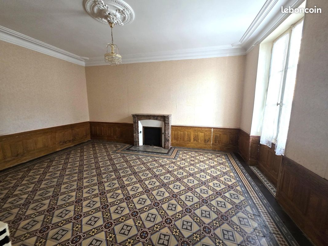 Maison 6 pièces 150 m² · à Baugé-en-Anjou · 150 m² · 76 000 €