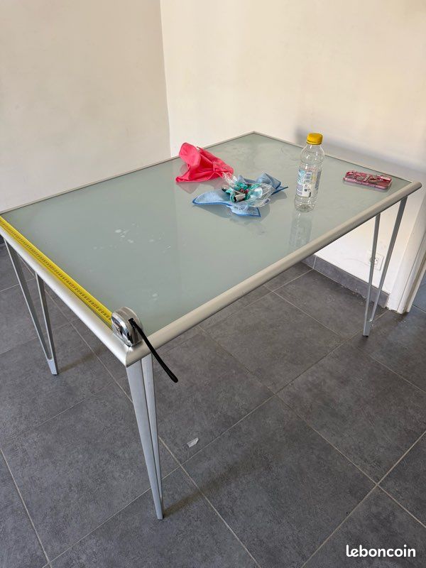 Bureau (image 1)